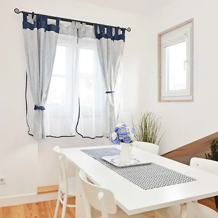 Апартаменты Santana 4 - Checkinhome *